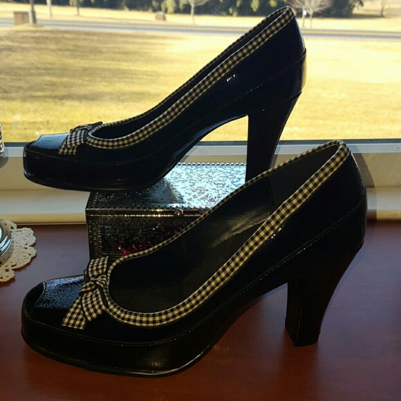 NWOT Aerosoles Black Patent Pumps - Picture 4 of 7